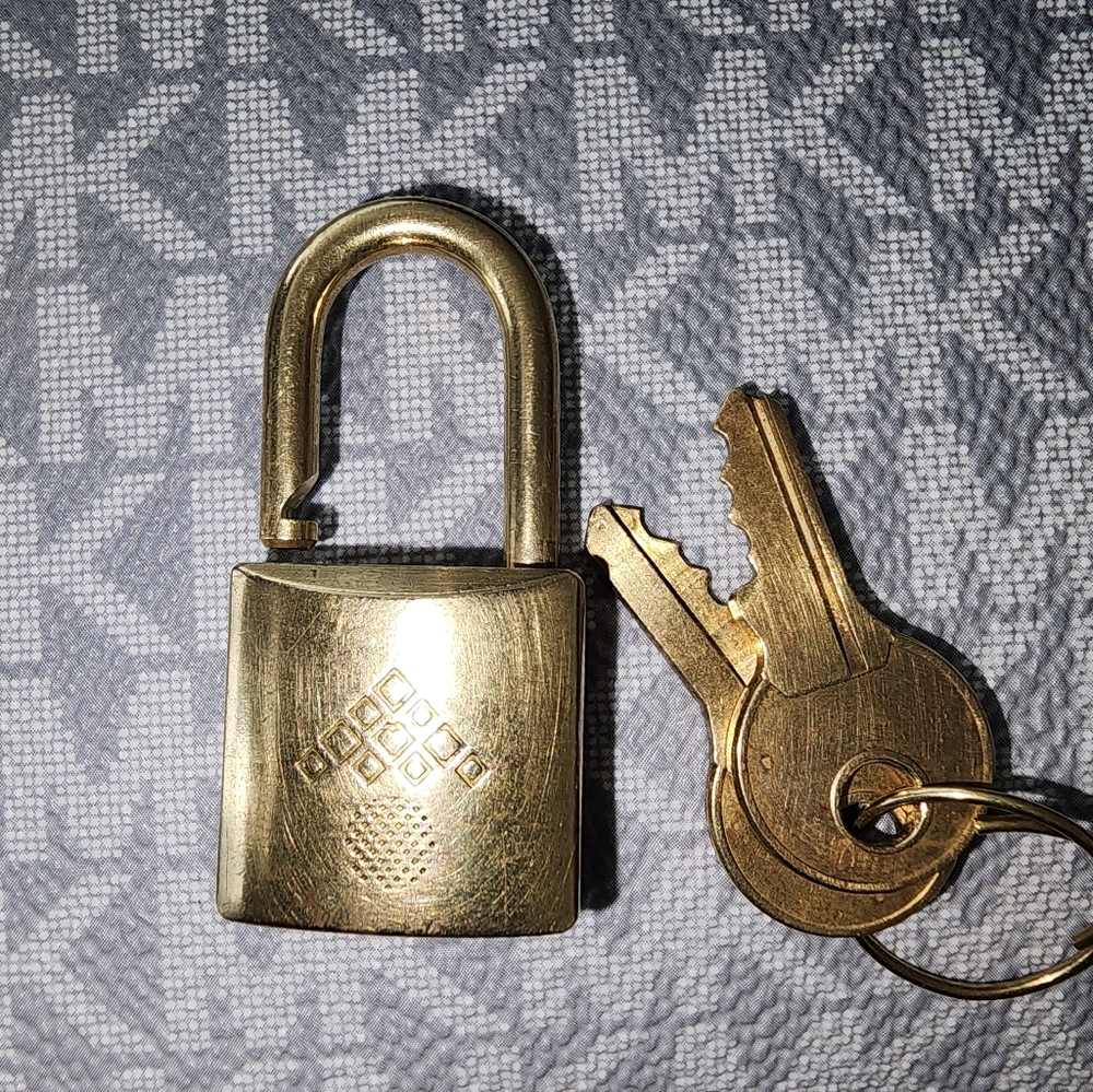 BOTTEGA VENETA Padlock with 2 Keys - Picture 5 of 7